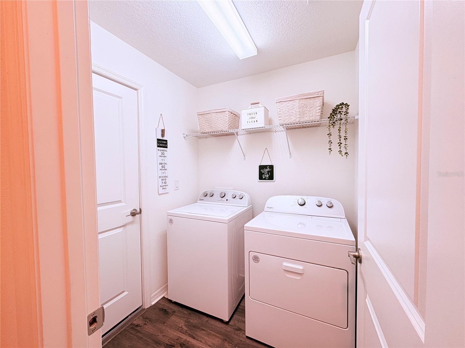 1084 Papaya Cir Property Photo 26