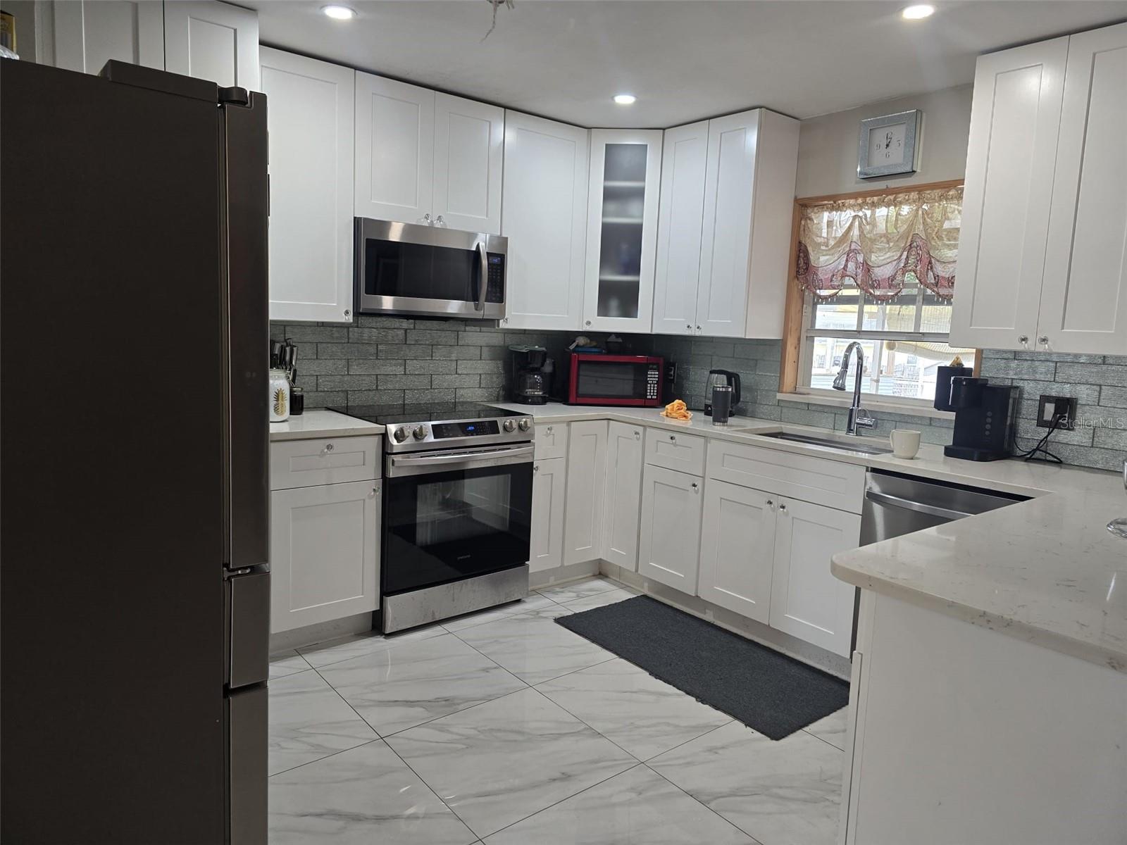 10325 Loubet St Property Photo 8