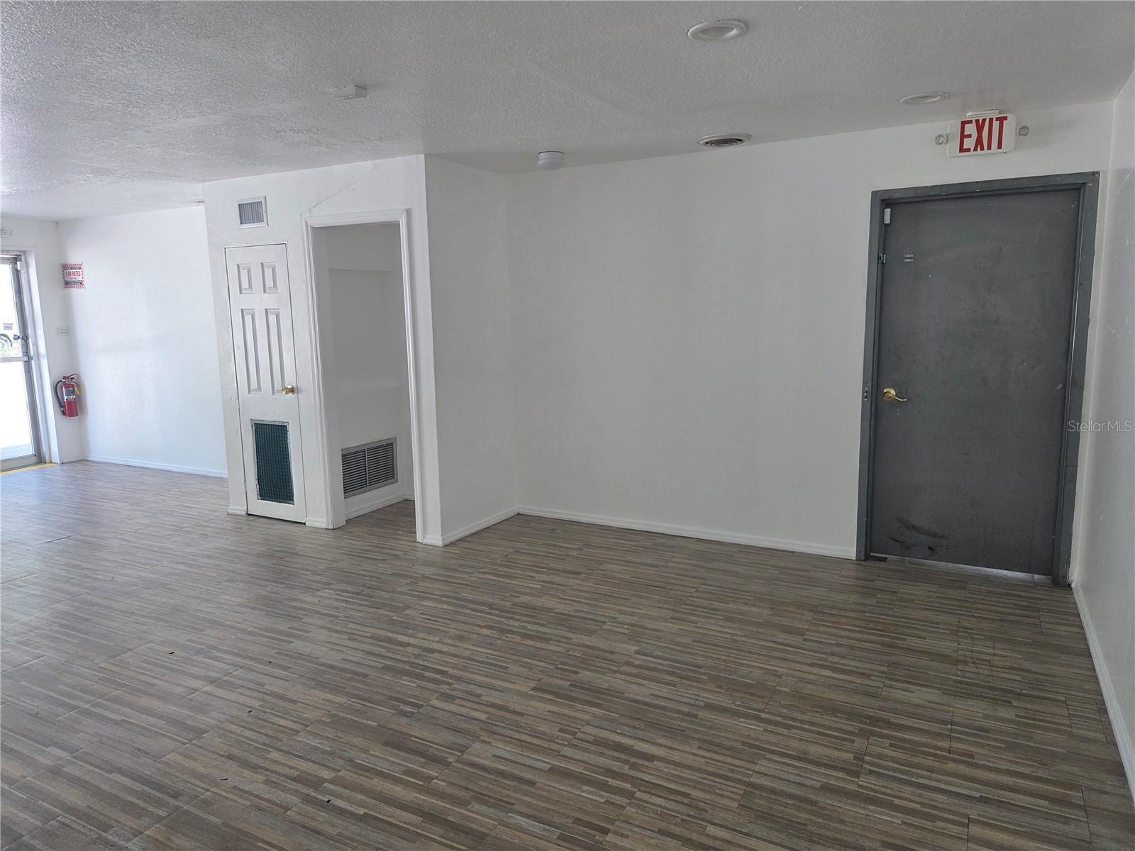 820 N Main St Property Photo 13