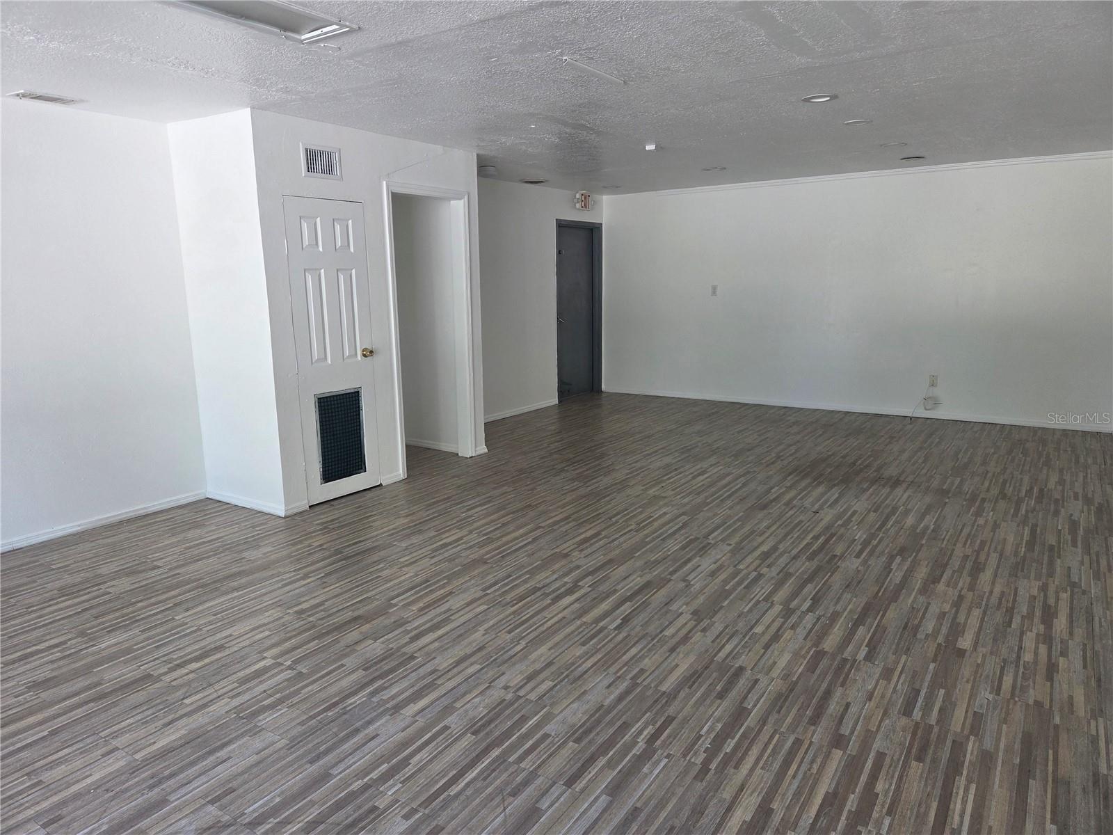 820 N Main St Property Photo 14