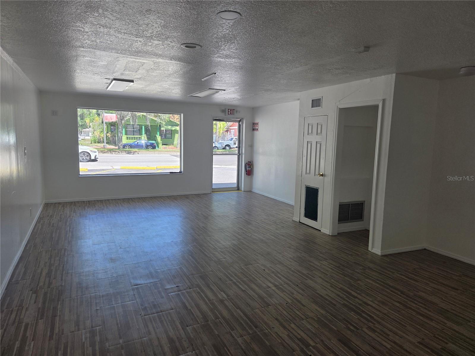 820 N Main St Property Photo 15