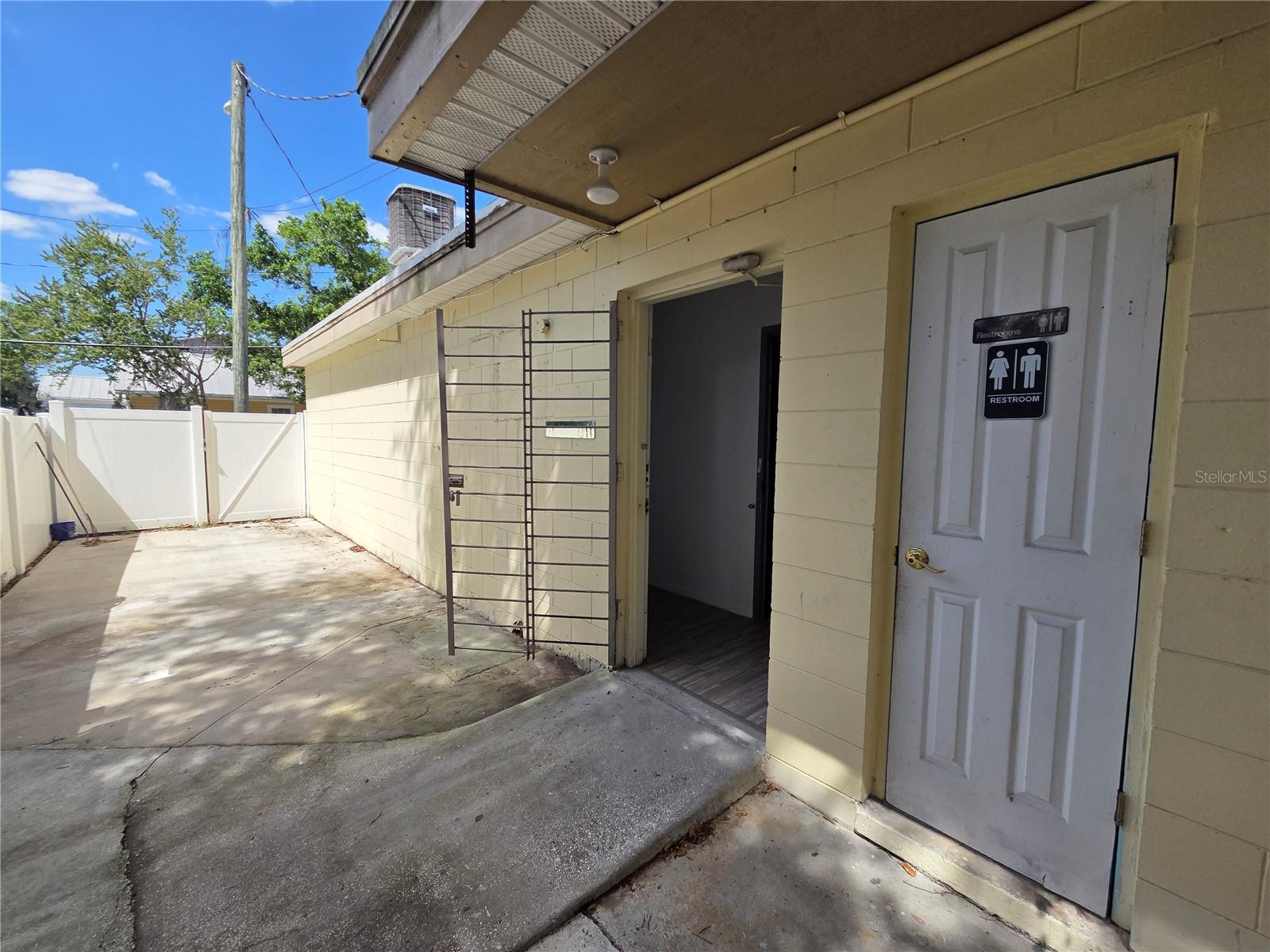 820 N Main St Property Photo 24