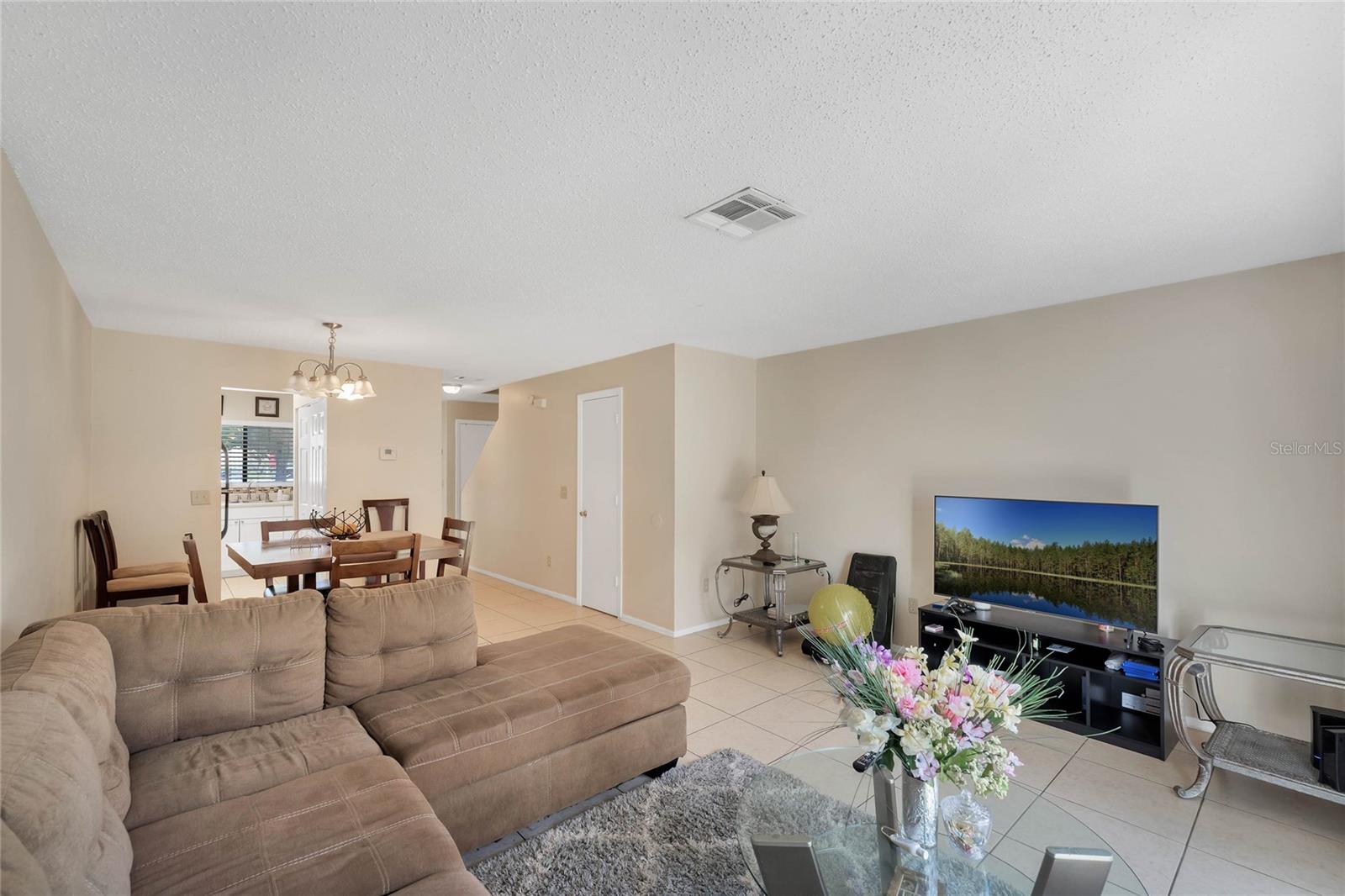 111 Michelle Ln #b Property Photo 6