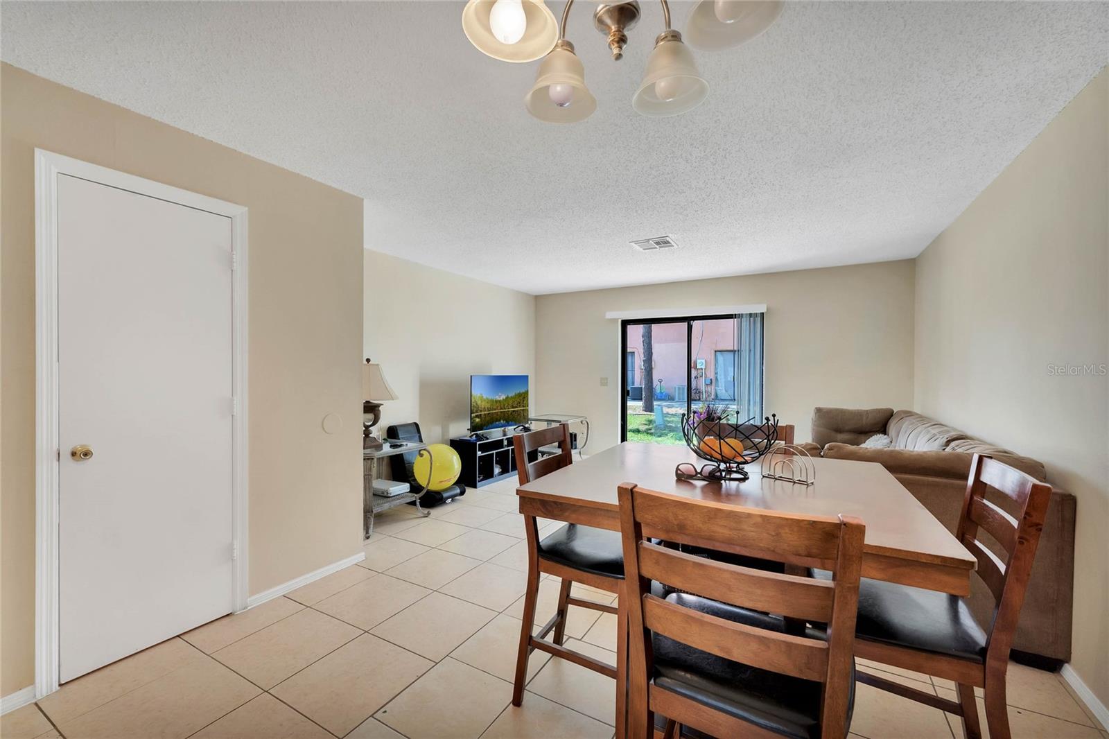 111 Michelle Ln #b Property Photo 8