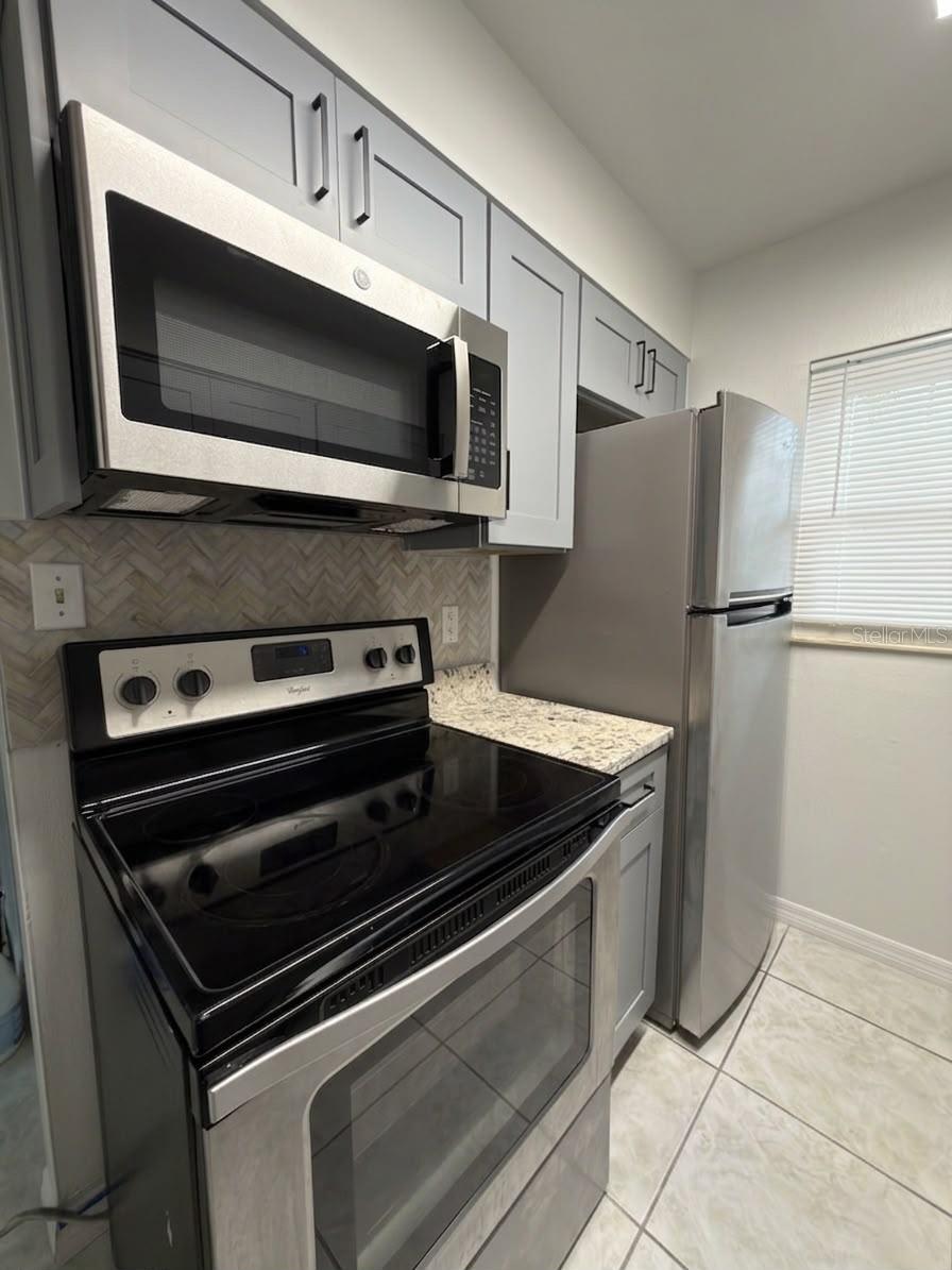 827 Sky Lake Cir #a Property Photo 3