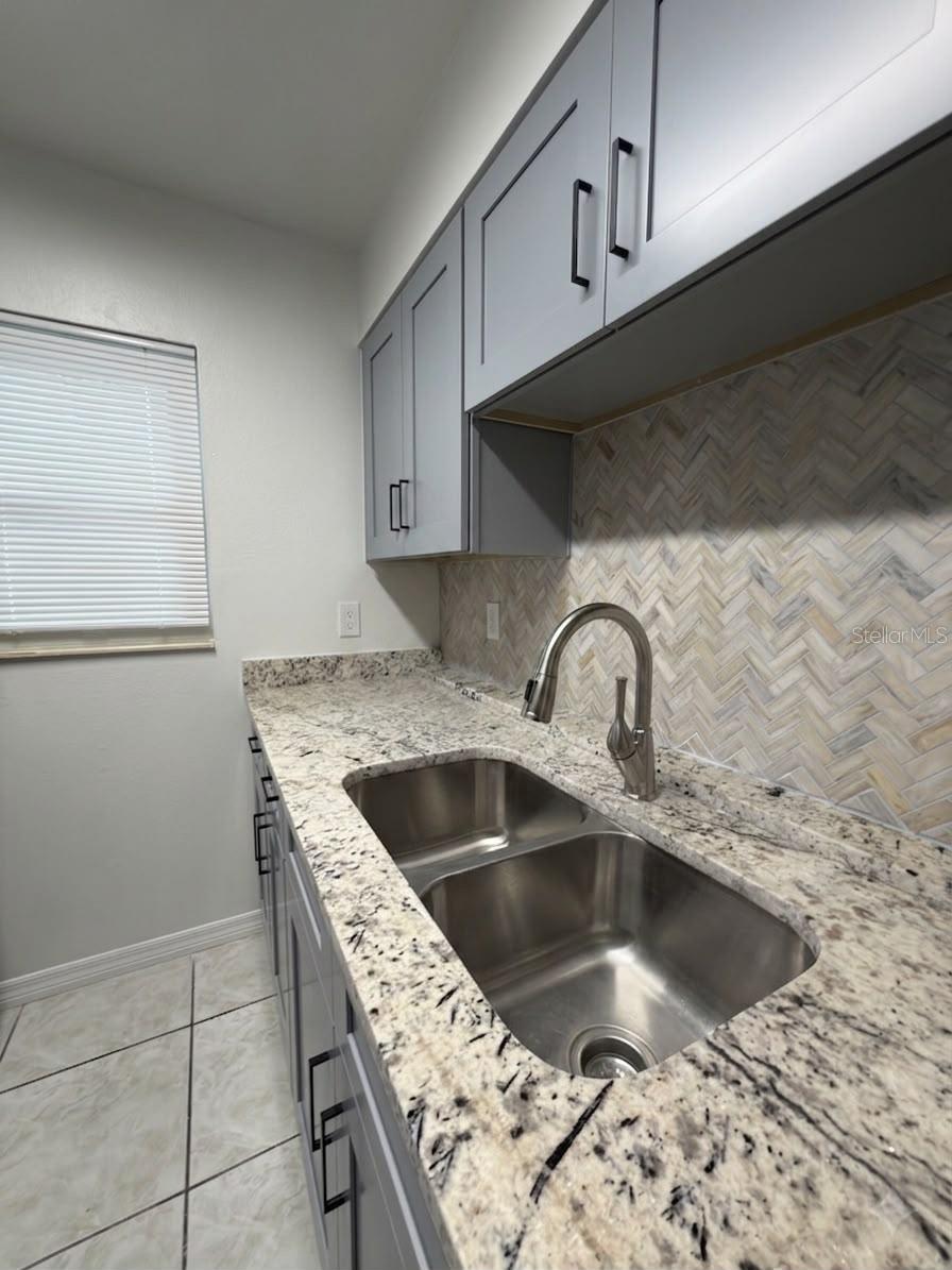 827 Sky Lake Cir #a Property Photo 4