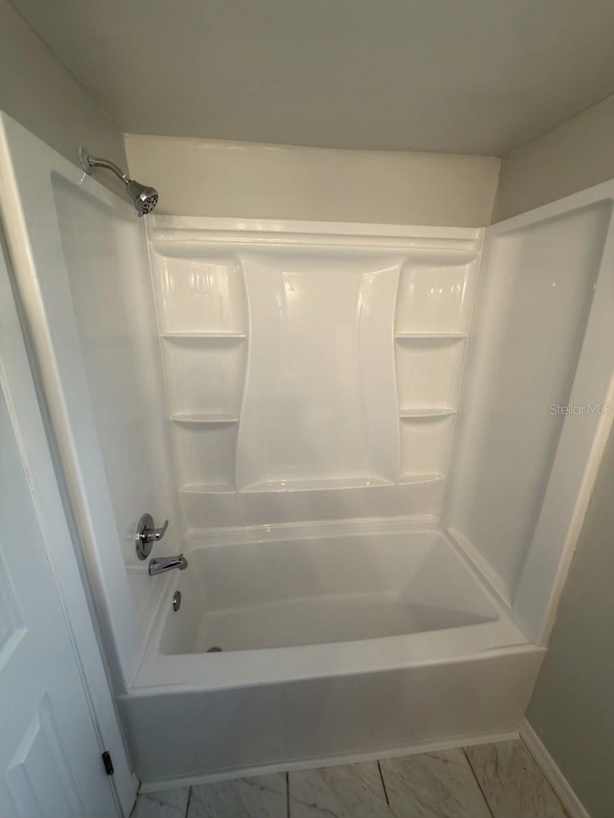 827 Sky Lake Cir #a Property Photo 5