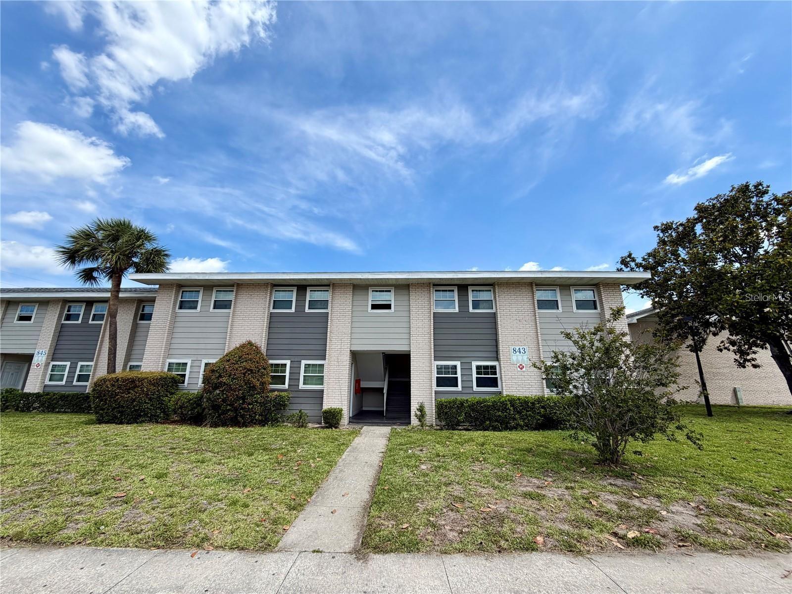 843 Sky Lake Cir #b Property Photo