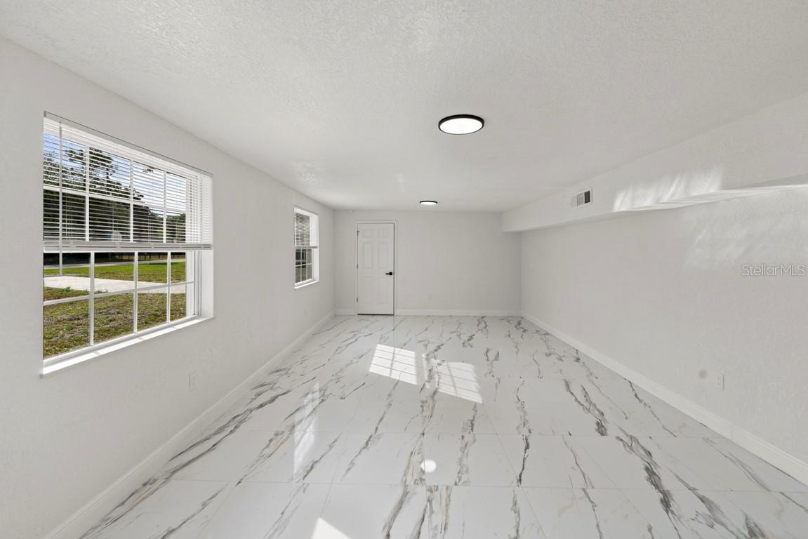 1602 S Tanner Rd Property Photo 4