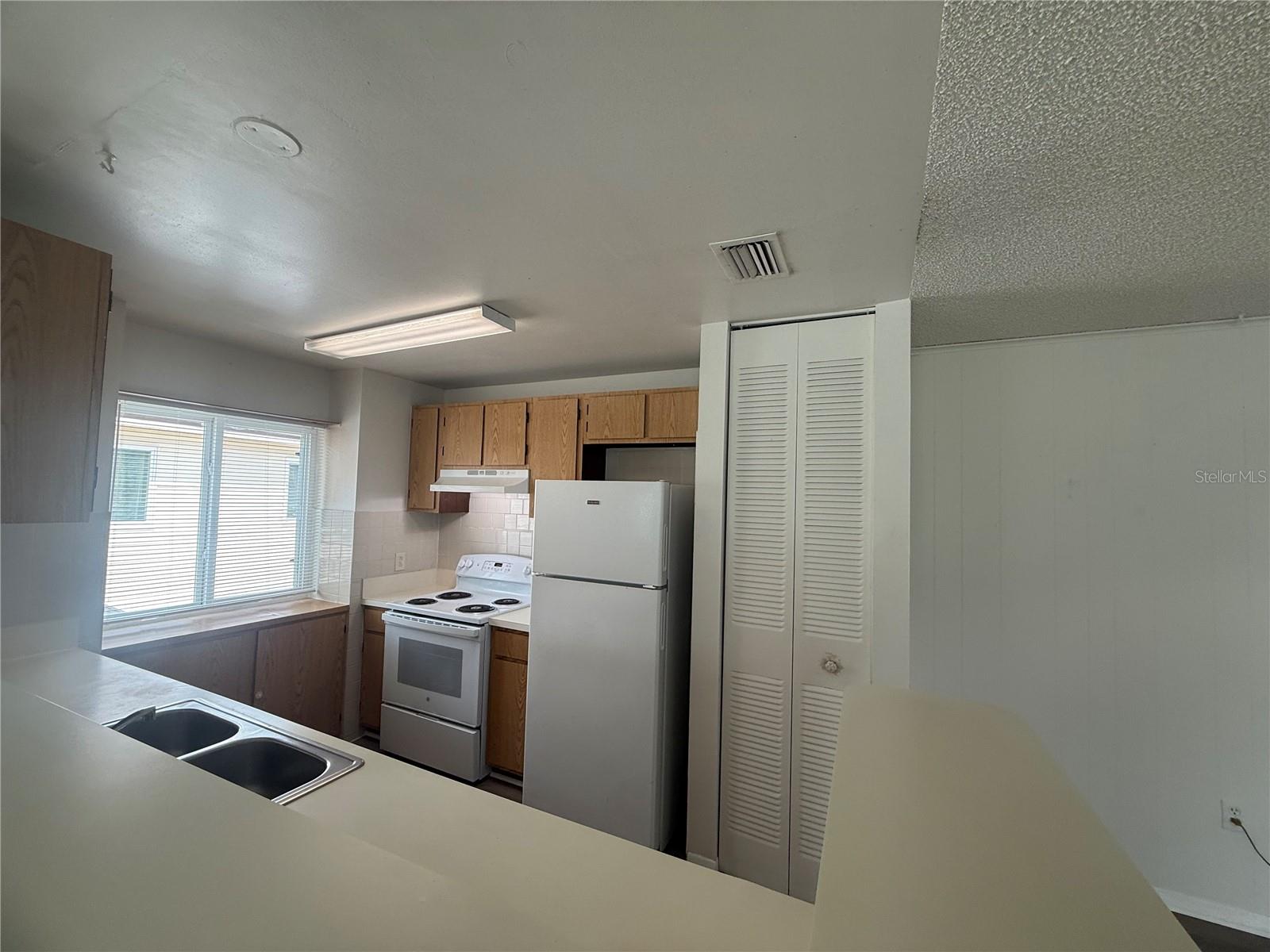 1101 Spring Meadow Dr #1101 Property Photo 9
