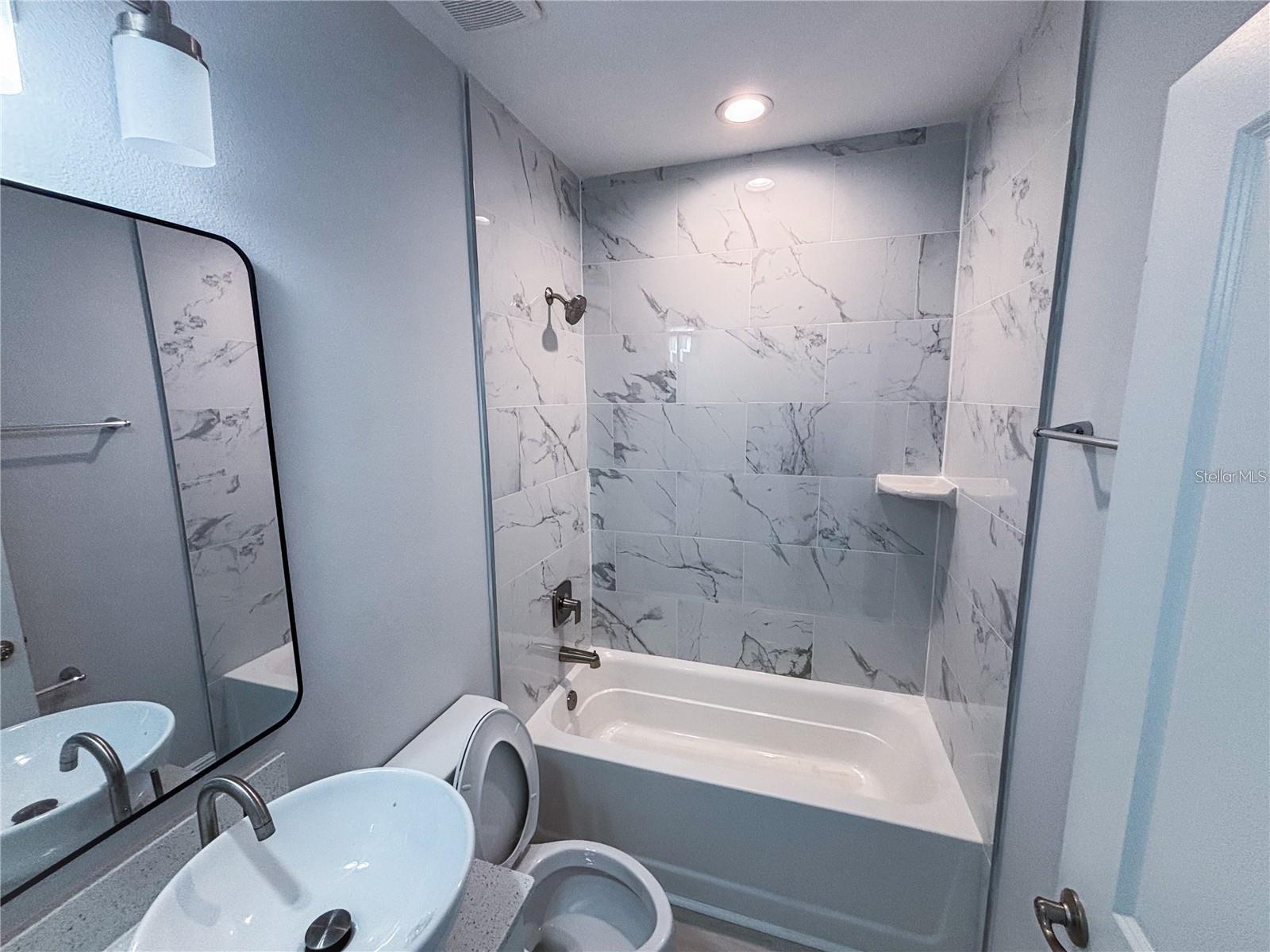 985 Nw 57th Ct #b Property Photo 8