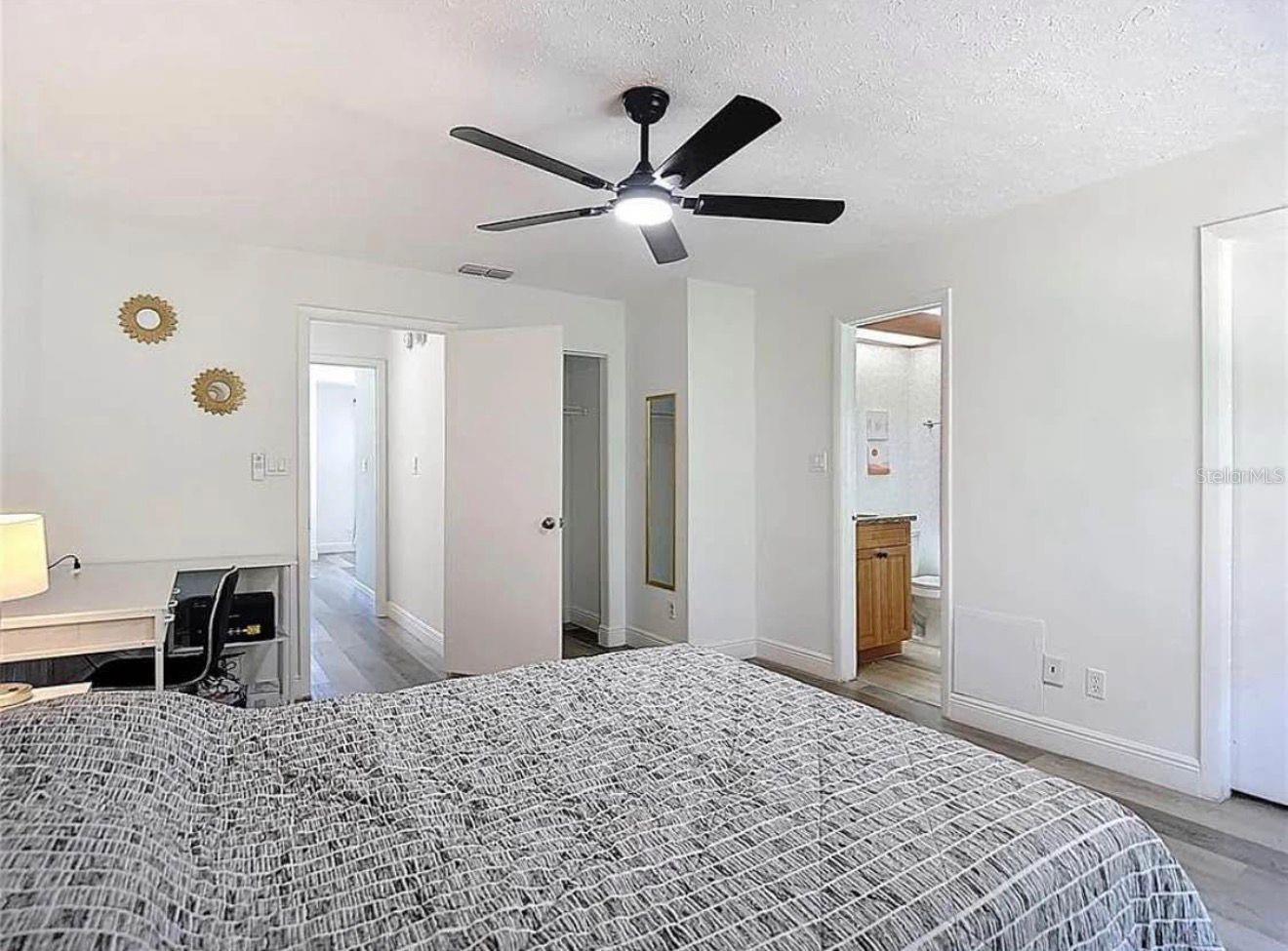 10131 Lake Oak Cir Property Photo 6