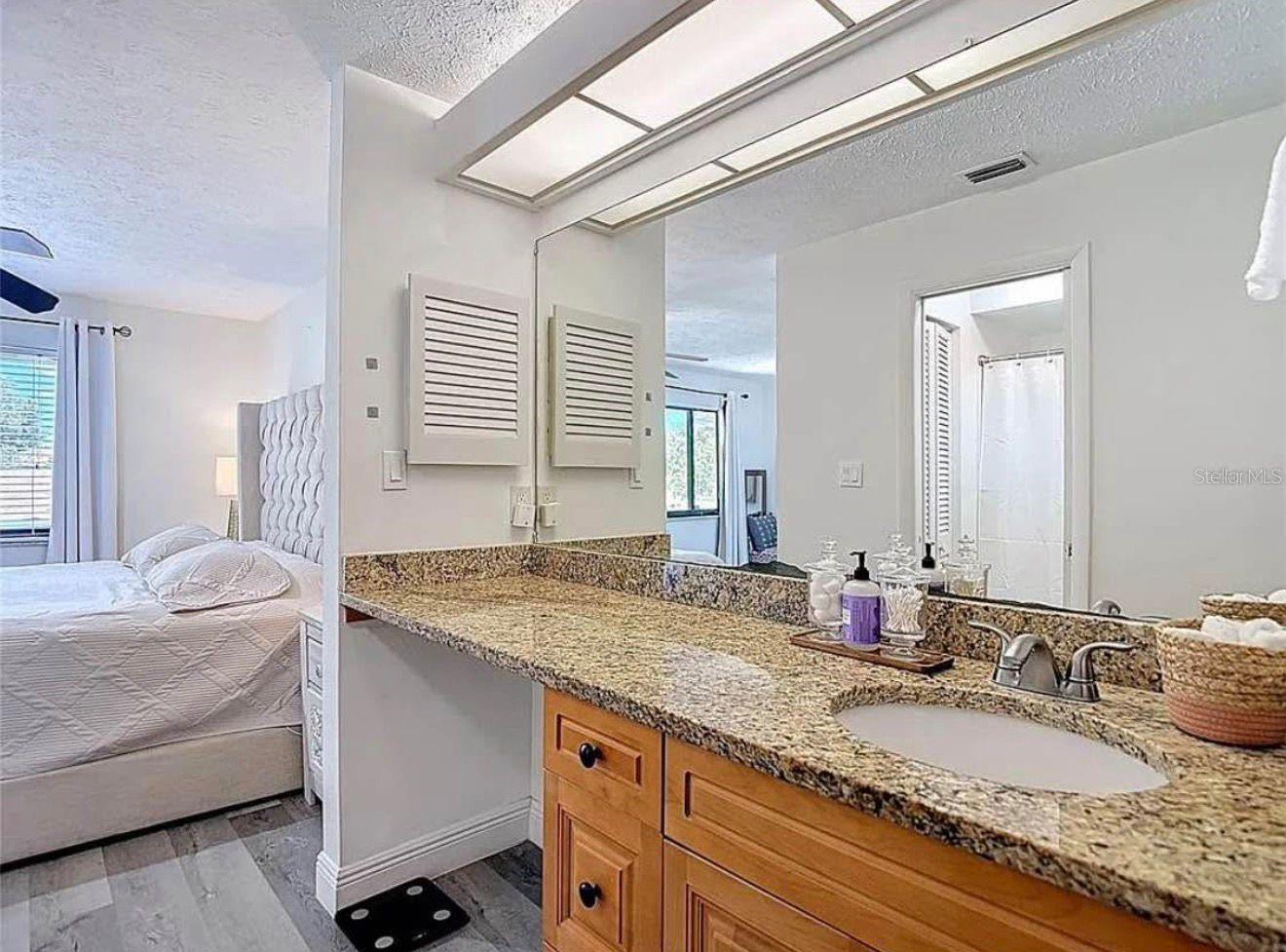 10131 Lake Oak Cir Property Photo 7