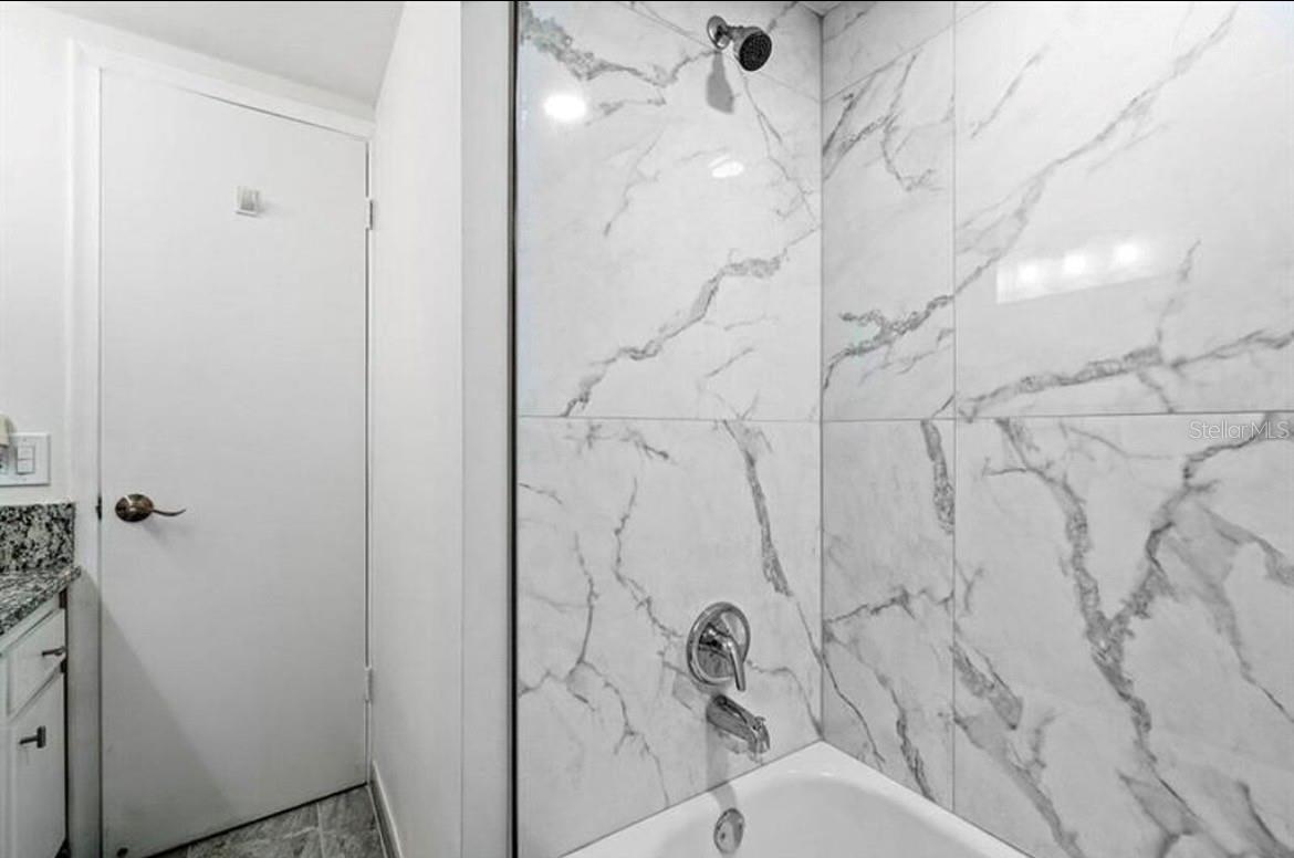 250 Ne 20th St #3030 Property Photo 15