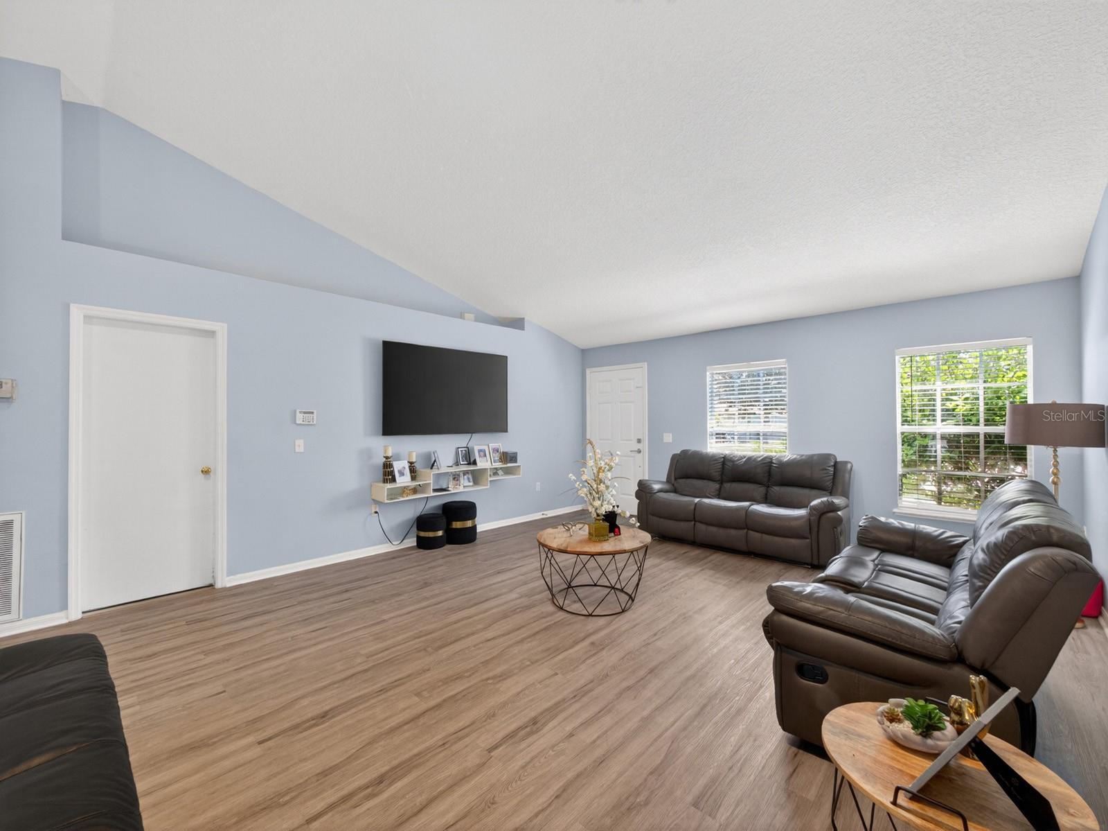 4020 Sunny Day Way Property Photo 6