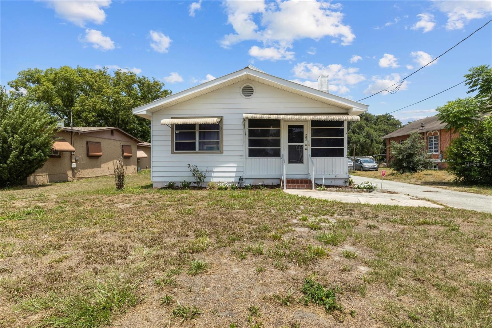 207 S Perry Ave Property Photo 2