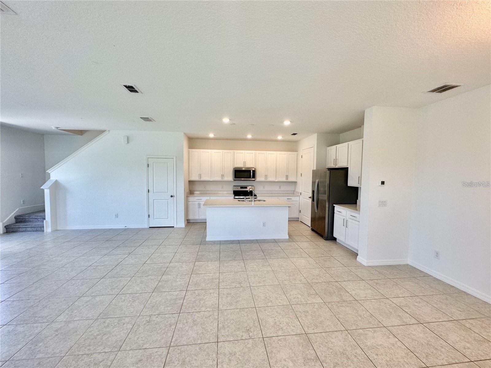 1707 Sanibel Dr Property Photo 2