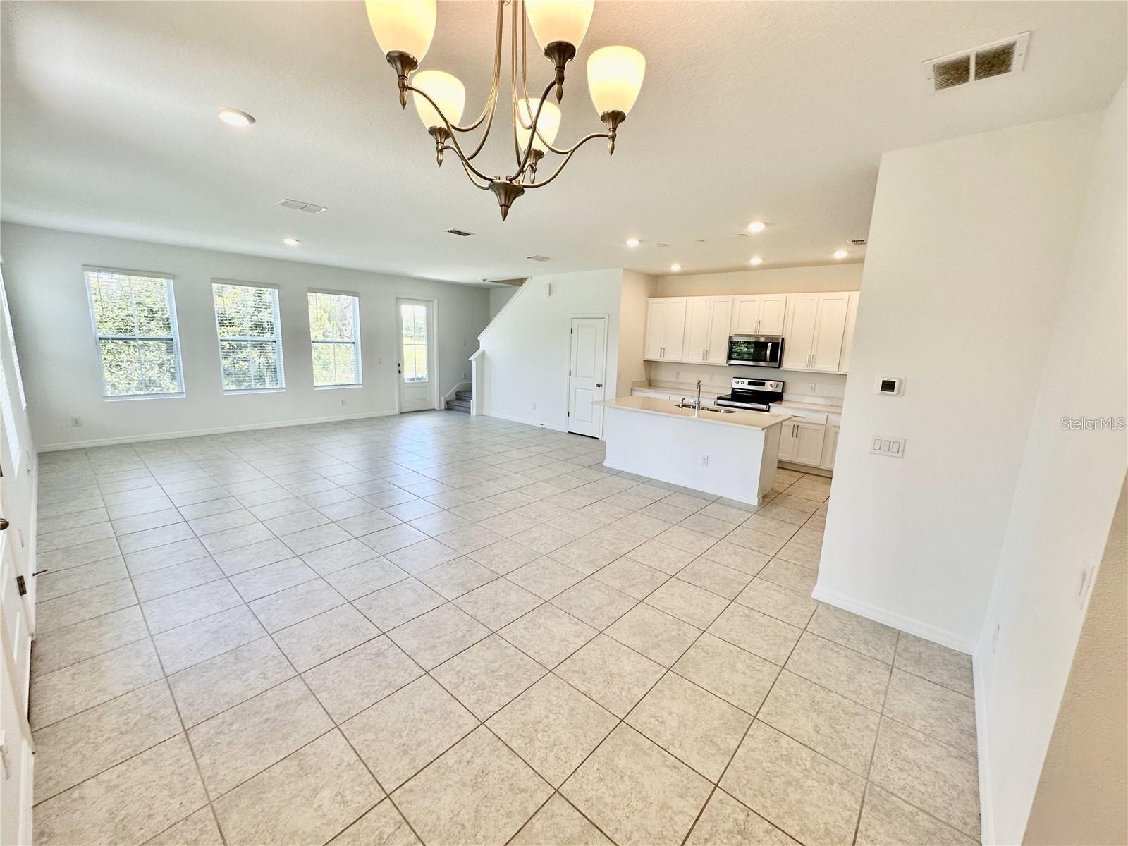 1707 Sanibel Dr Property Photo 3
