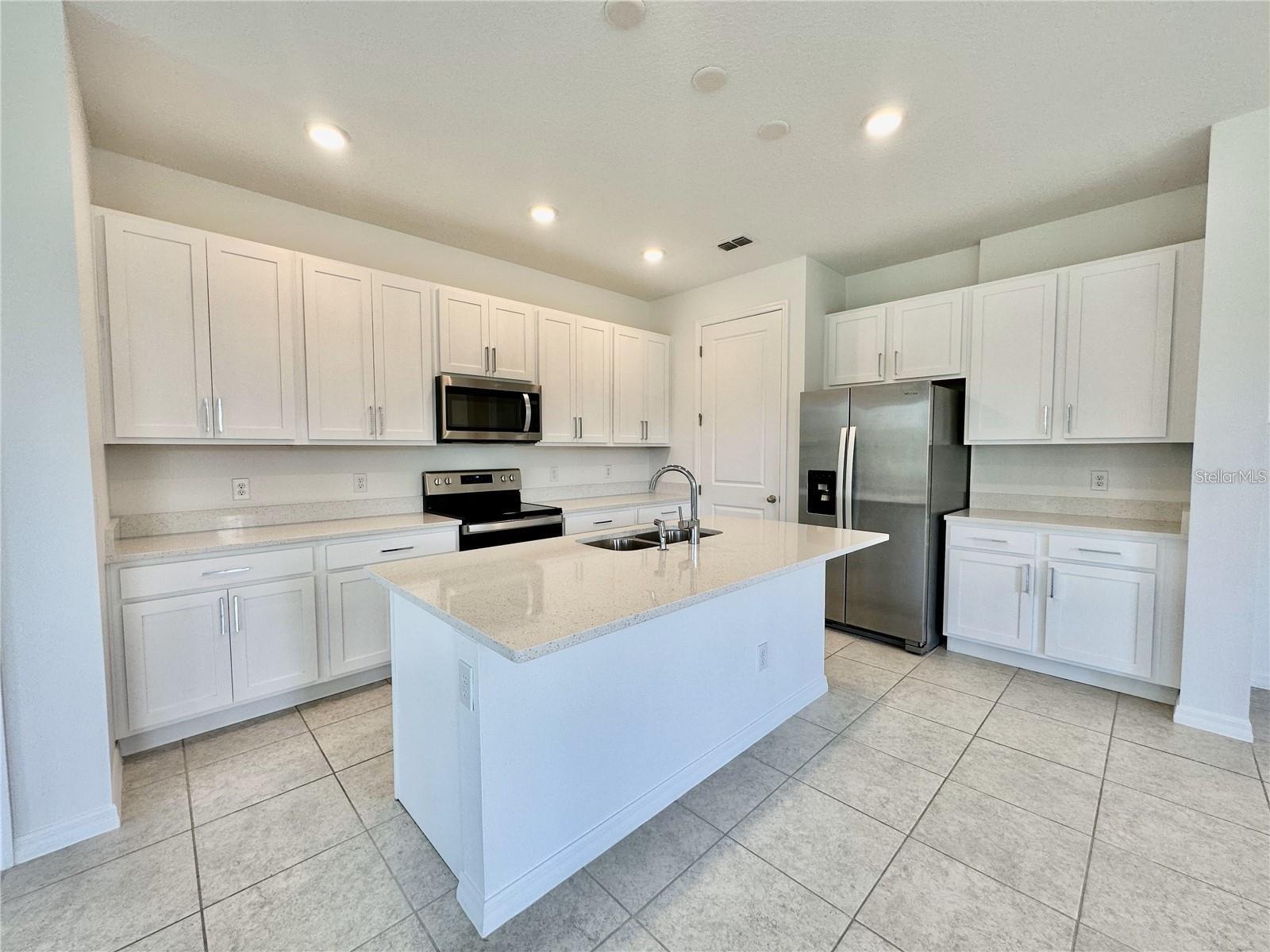 1707 Sanibel Dr Property Photo 5