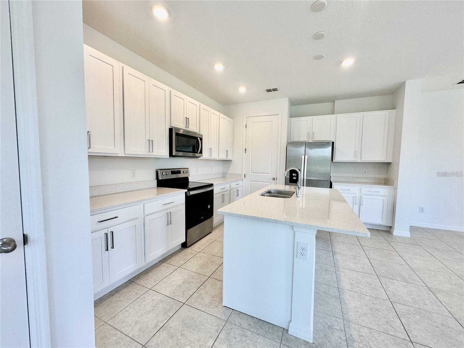 1707 Sanibel Dr Property Photo 6