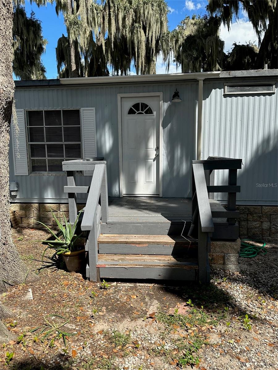 17110 Live Oak Ln Property Photo 2