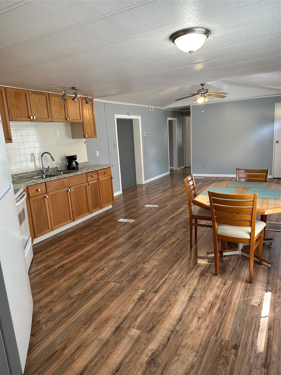 17110 Live Oak Ln Property Photo 4