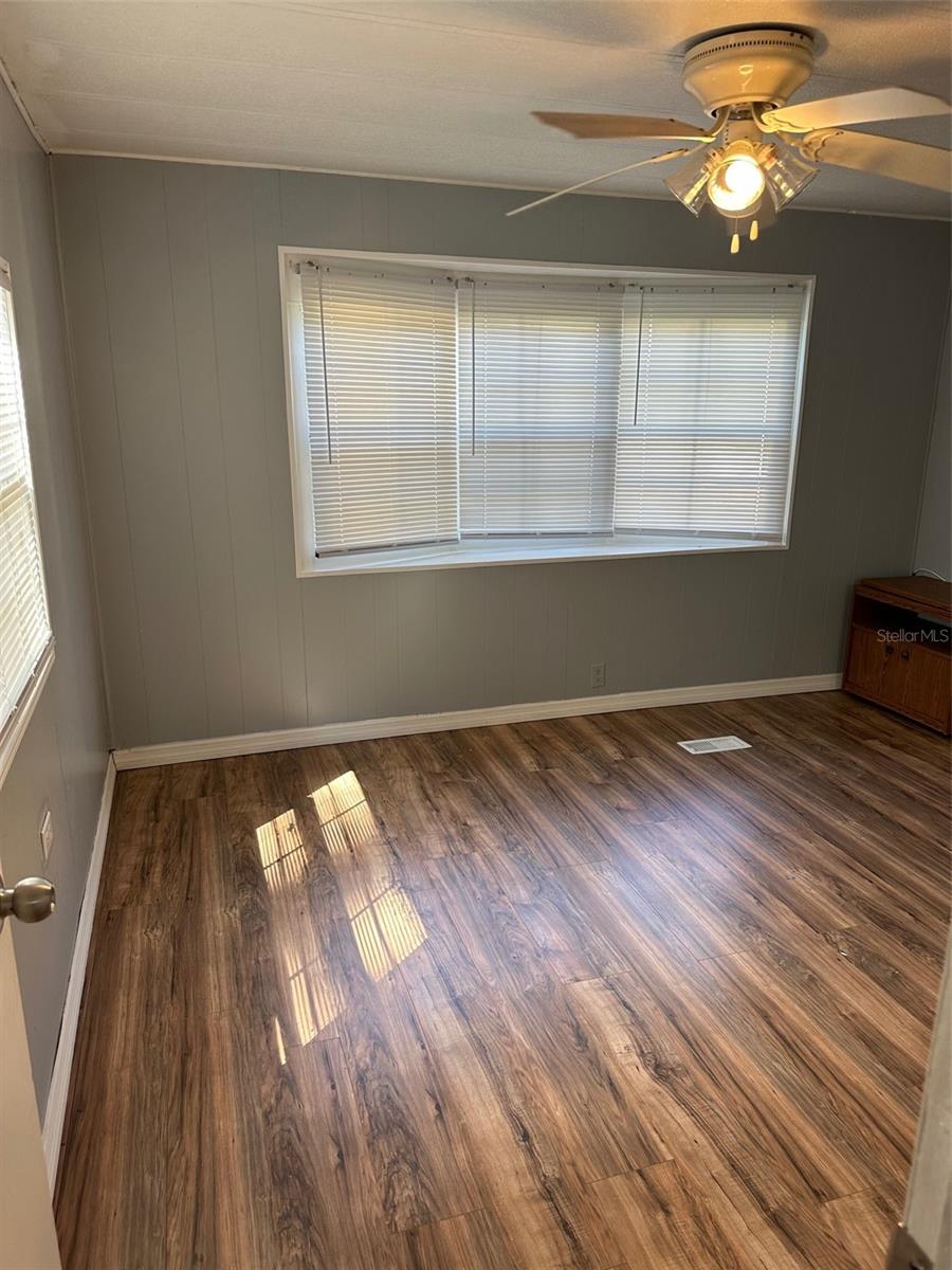 17110 Live Oak Ln Property Photo 6