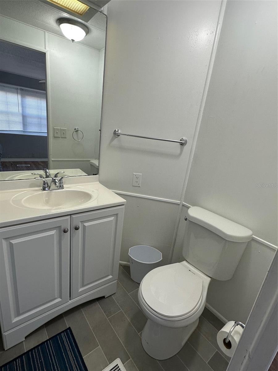 17110 Live Oak Ln Property Photo 8
