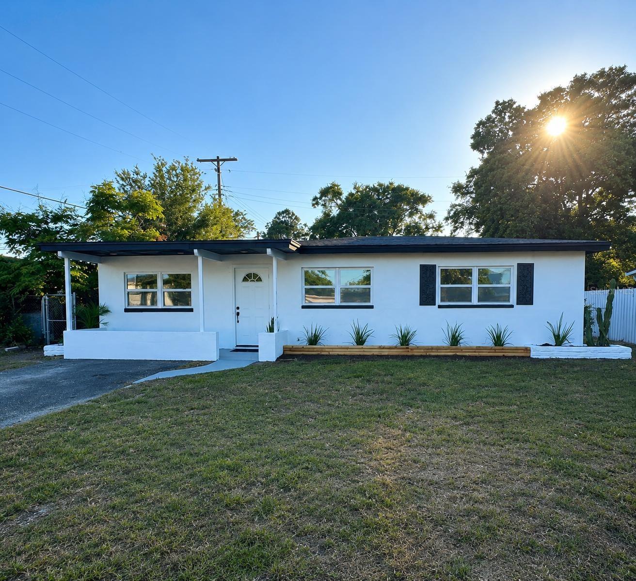 2148 Catalina Dr N Property Photo 1