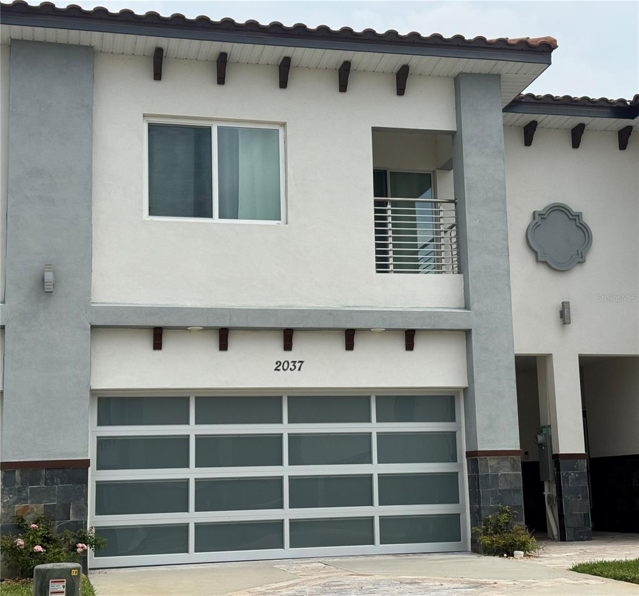 2037 Greenbriar Ter Property Photo 1