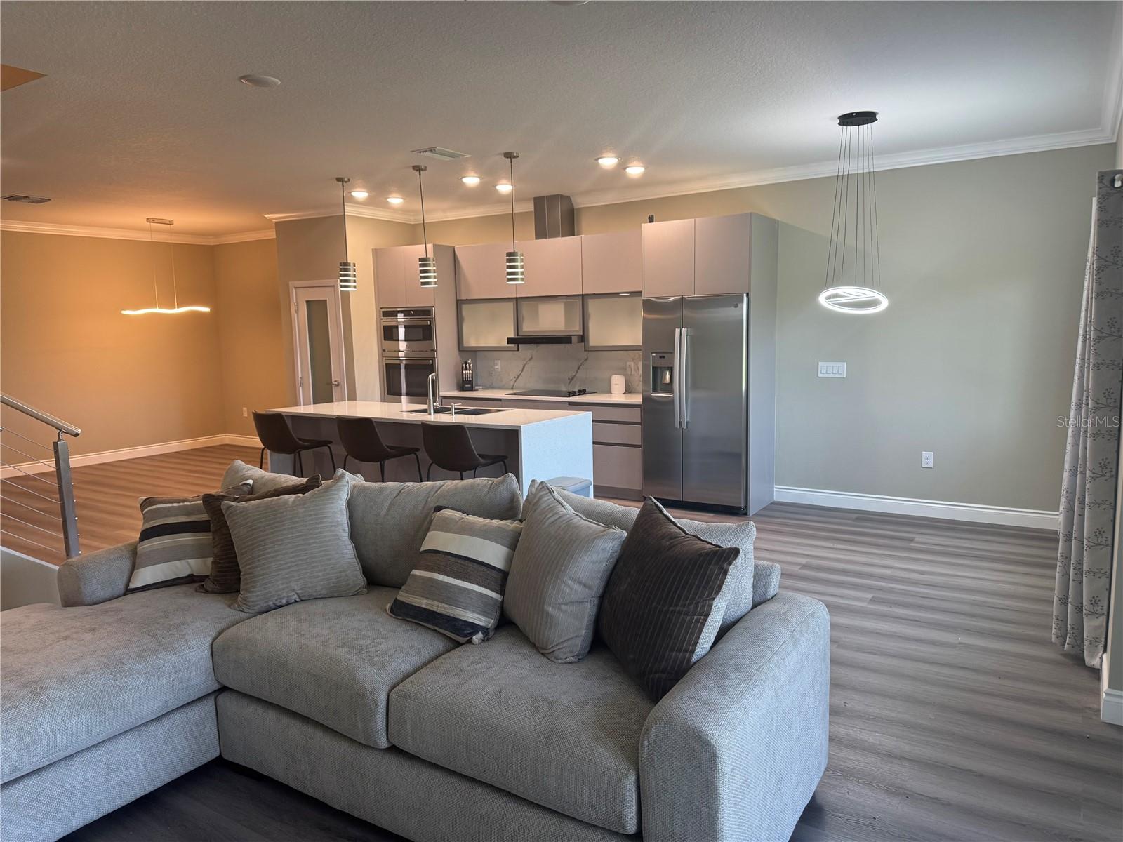 2037 Greenbriar Ter Property Photo 2