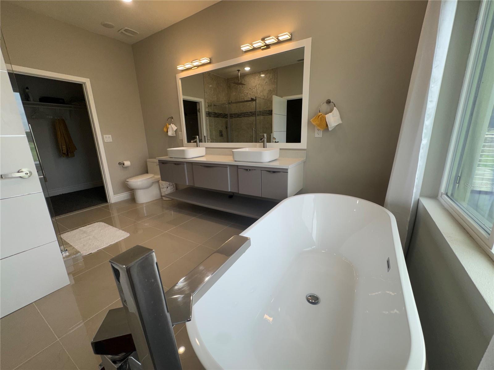 2037 Greenbriar Ter Property Photo 24
