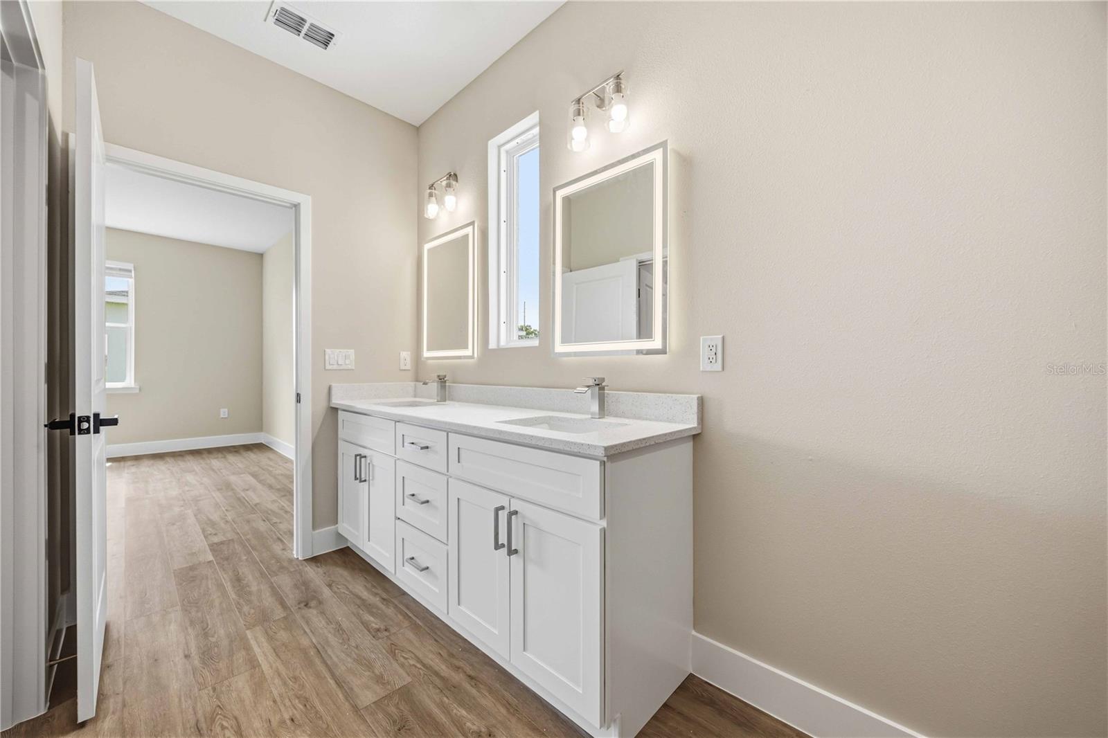 2121 River Hawk Loop Property Photo 20