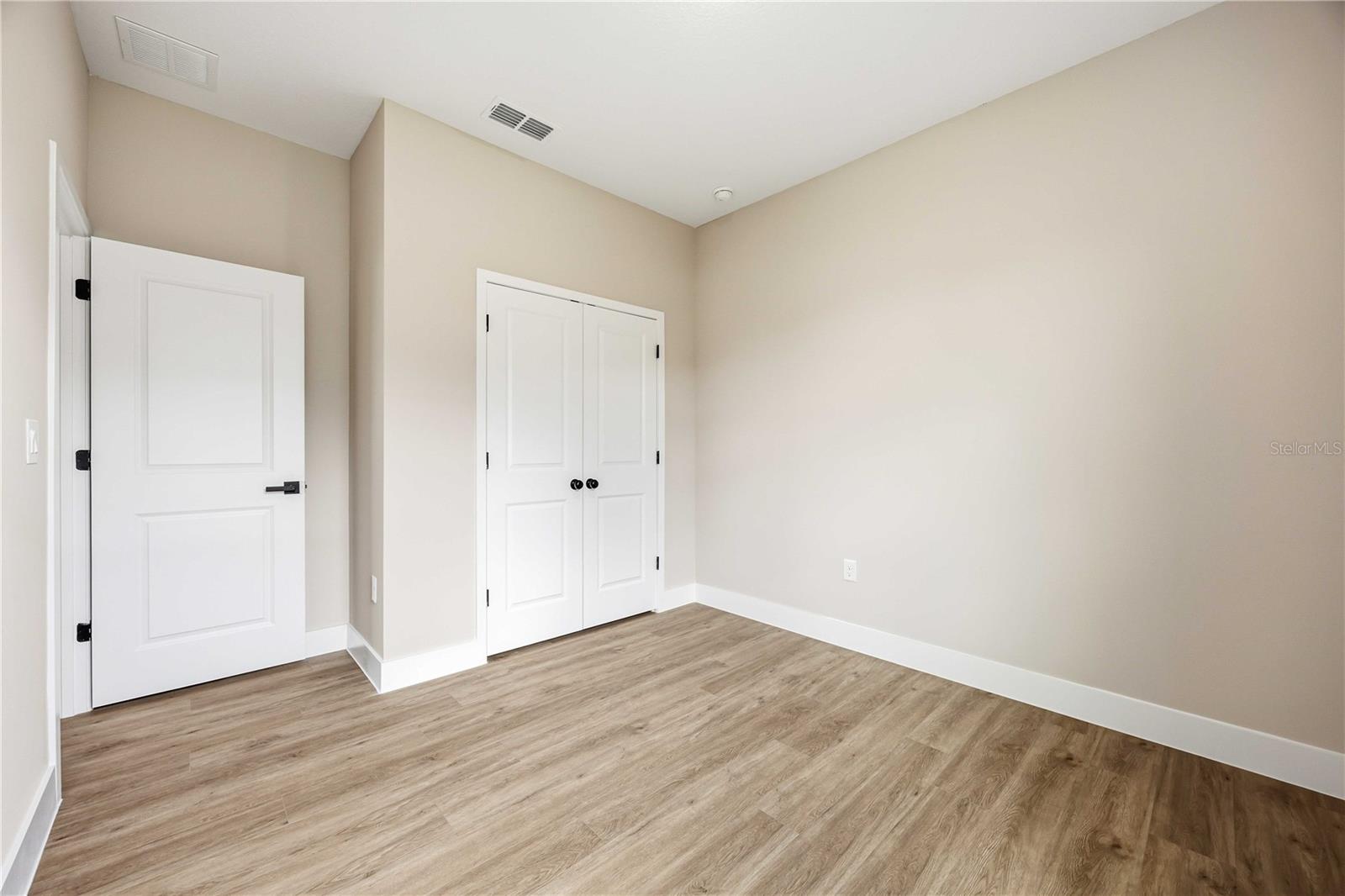 2121 River Hawk Loop Property Photo 23