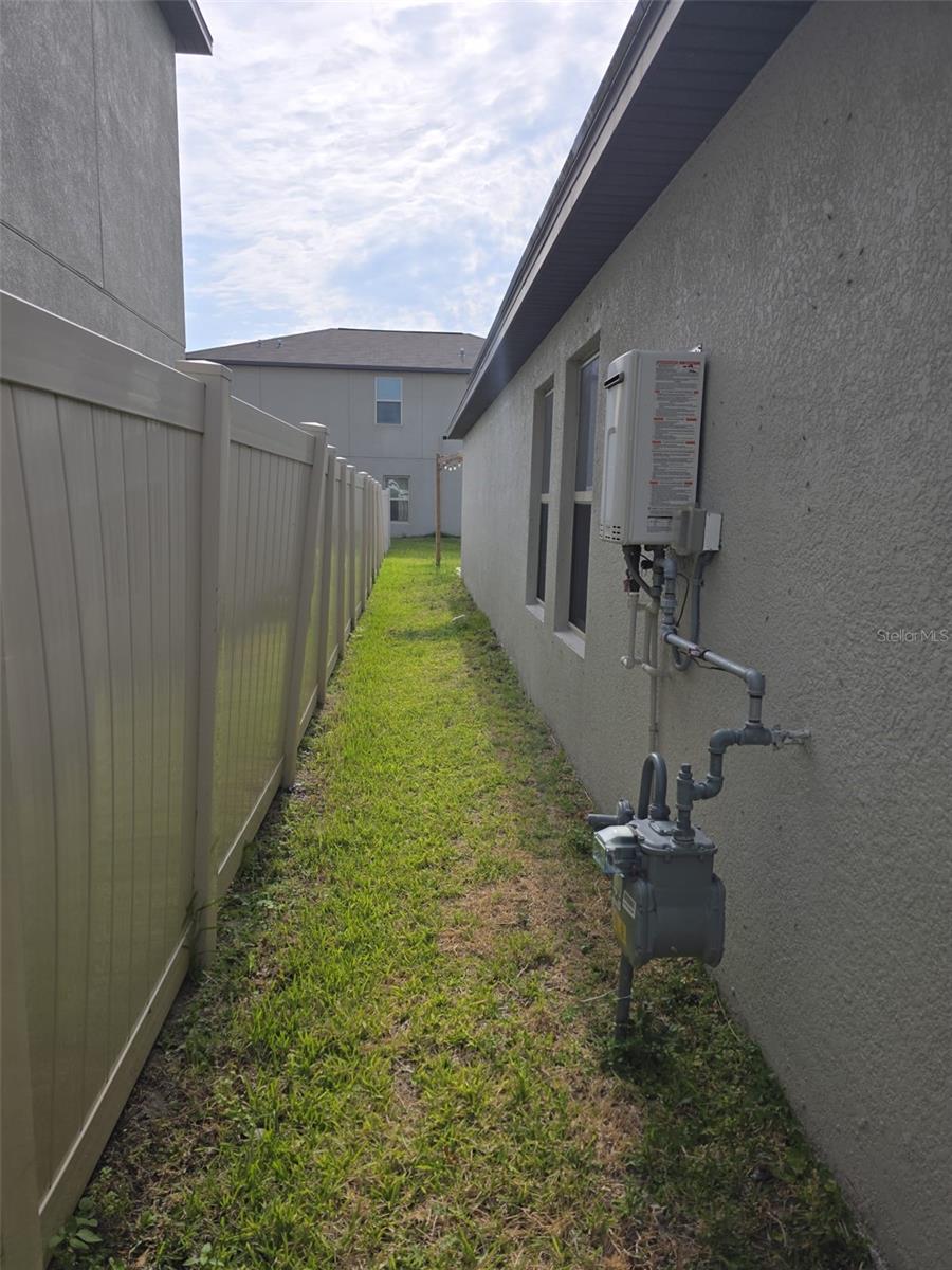 5104 Dandelion St Property Photo 2