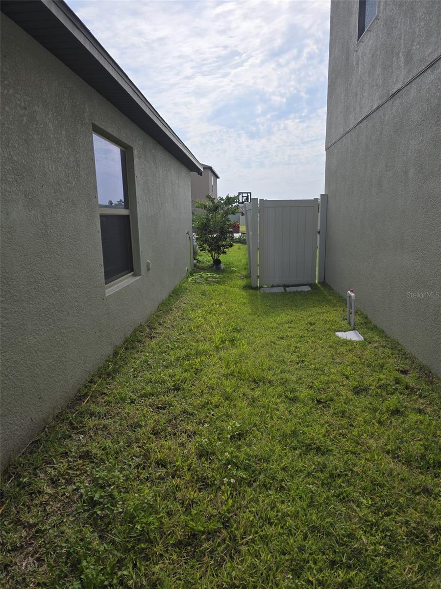 5104 Dandelion St Property Photo 3
