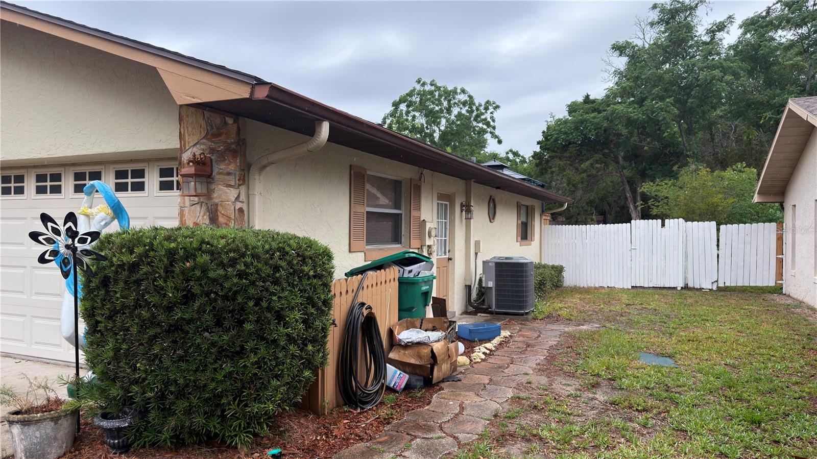 4076 S Oakhurst Dr Property Photo 3