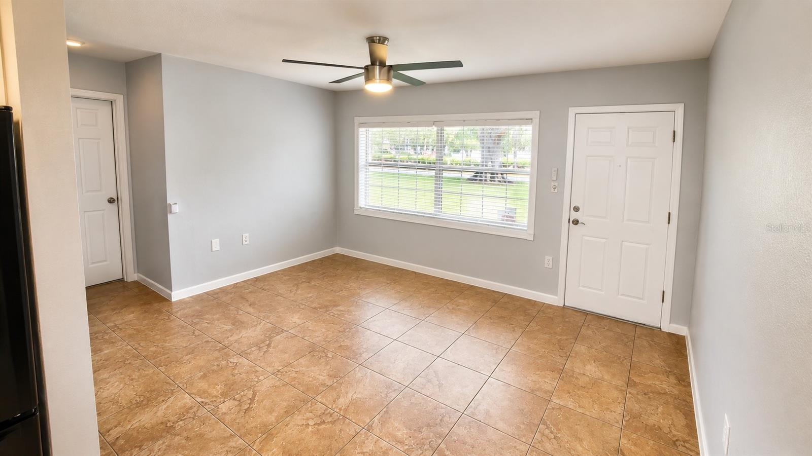 1215 Lakeshore Blvd Property Photo 4
