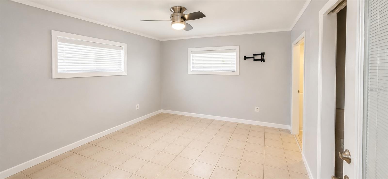 1215 Lakeshore Blvd Property Photo 12