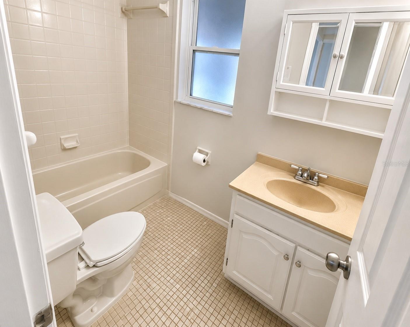 1215 Lakeshore Blvd Property Photo 16
