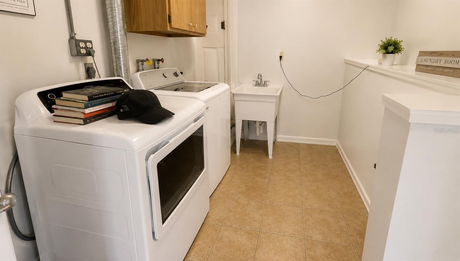 1215 Lakeshore Blvd Property Photo 17
