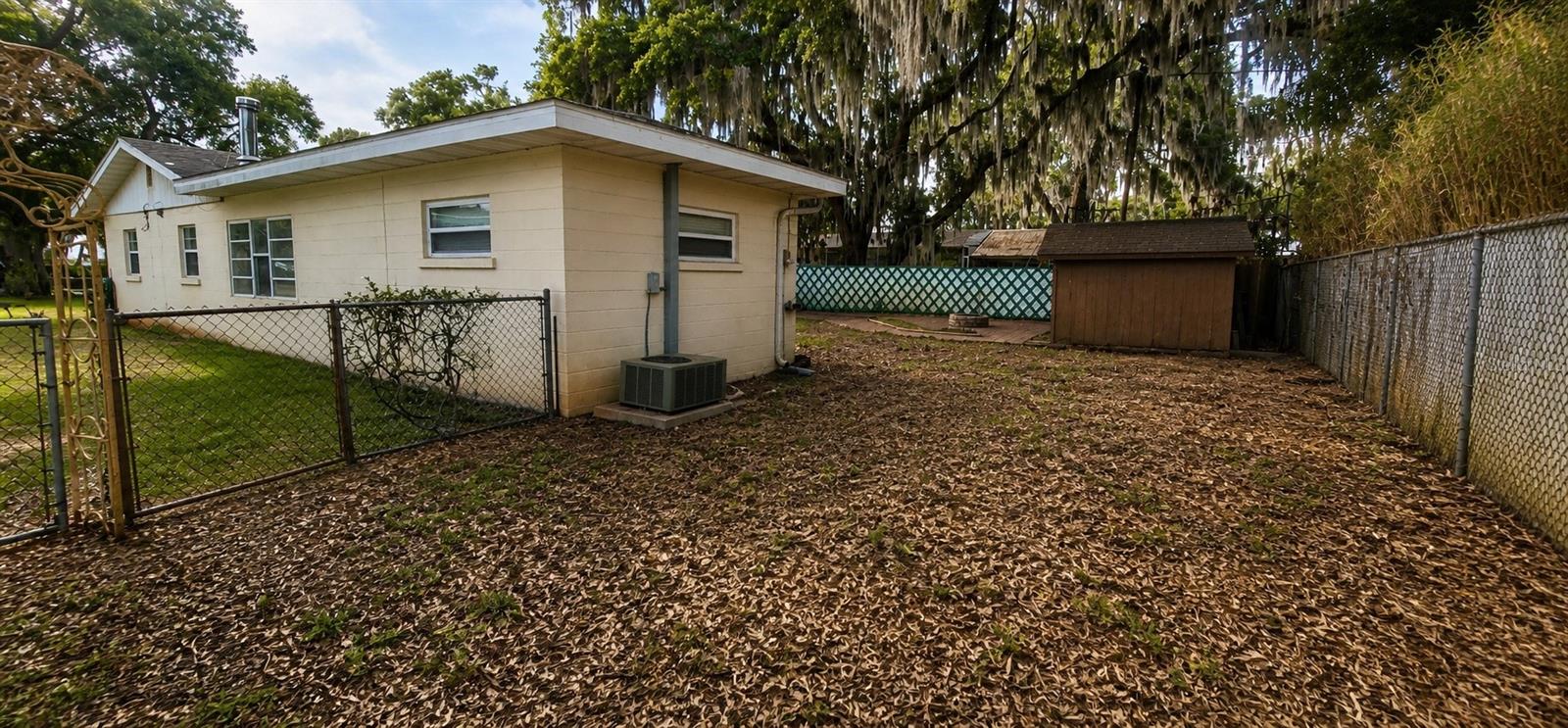 1215 Lakeshore Blvd Property Photo 25