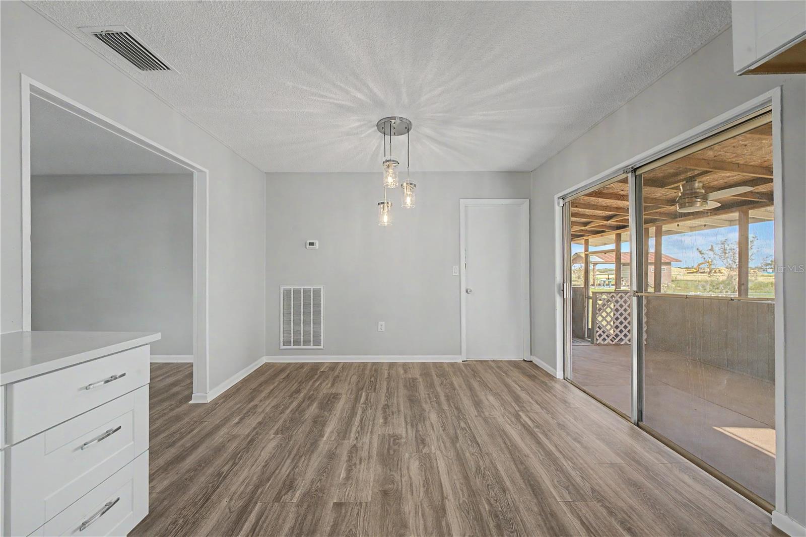 4717 Howard St Property Photo 7