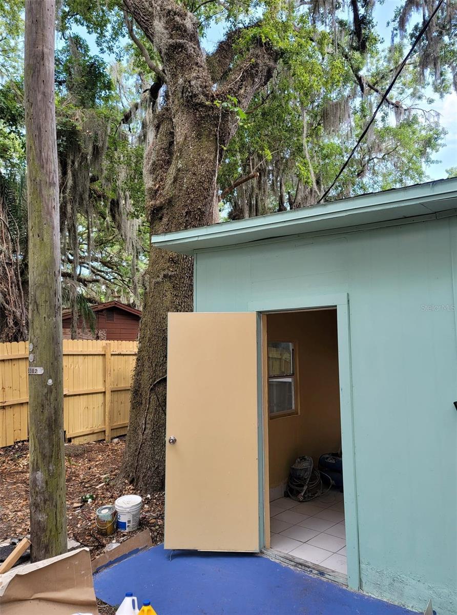 107 E Cypress St Property Photo 3