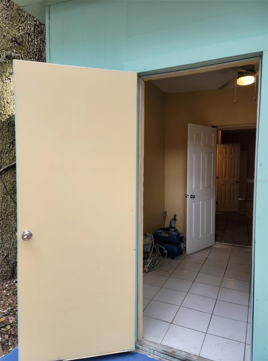107 E Cypress St Property Photo 4