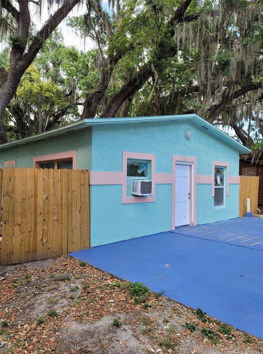 107 E Cypress St Property Photo 5