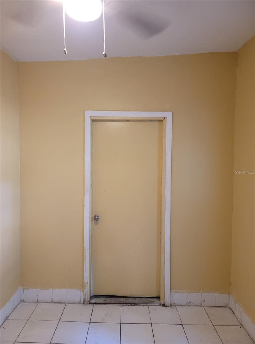 107 E Cypress St Property Photo 7