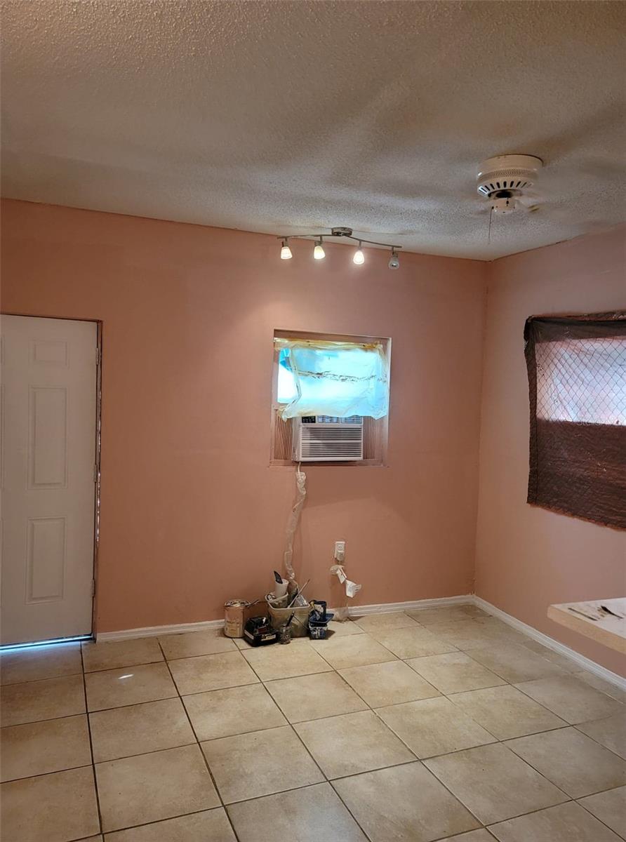 107 E Cypress St Property Photo 8