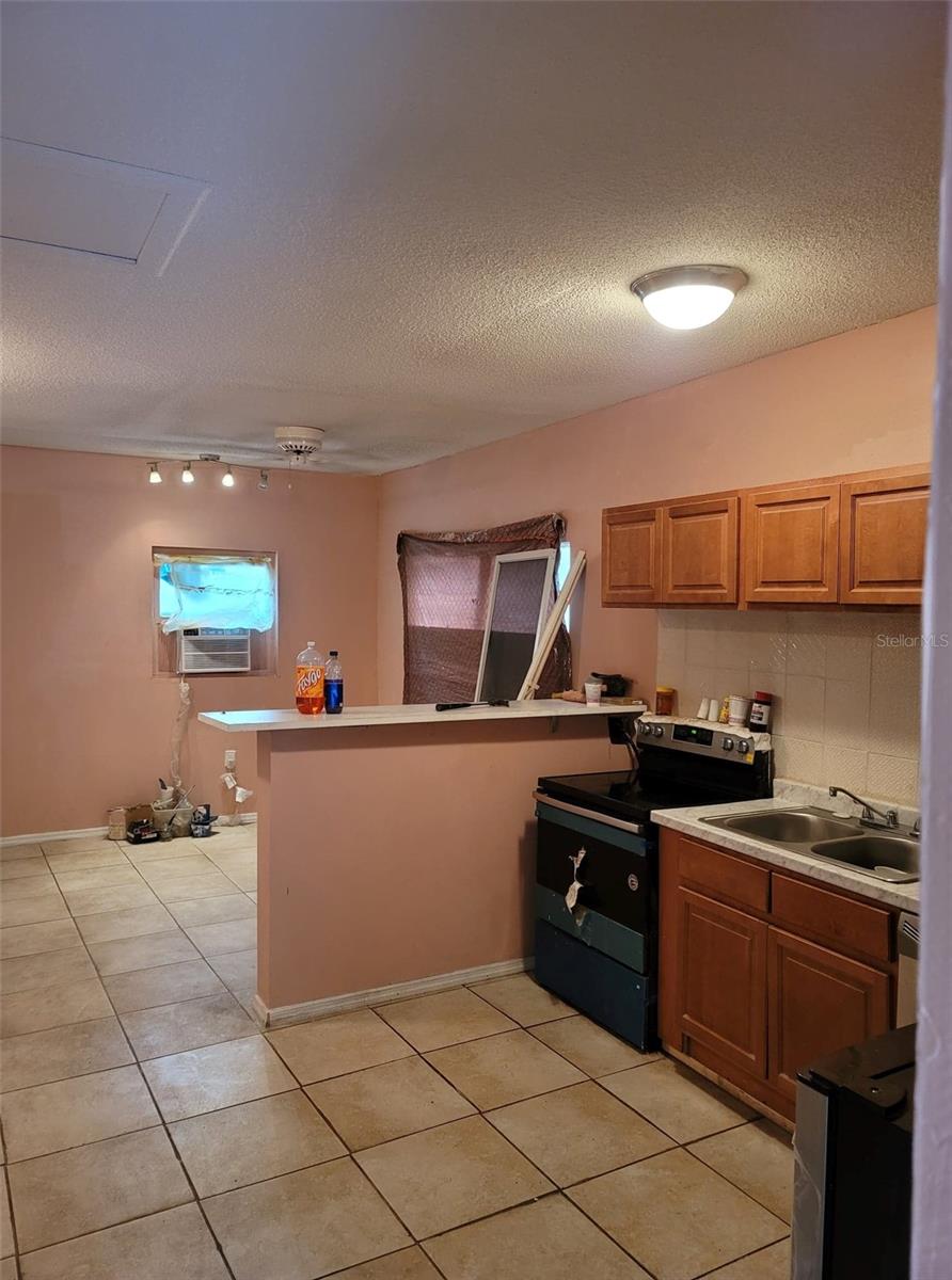 107 E Cypress St Property Photo 11