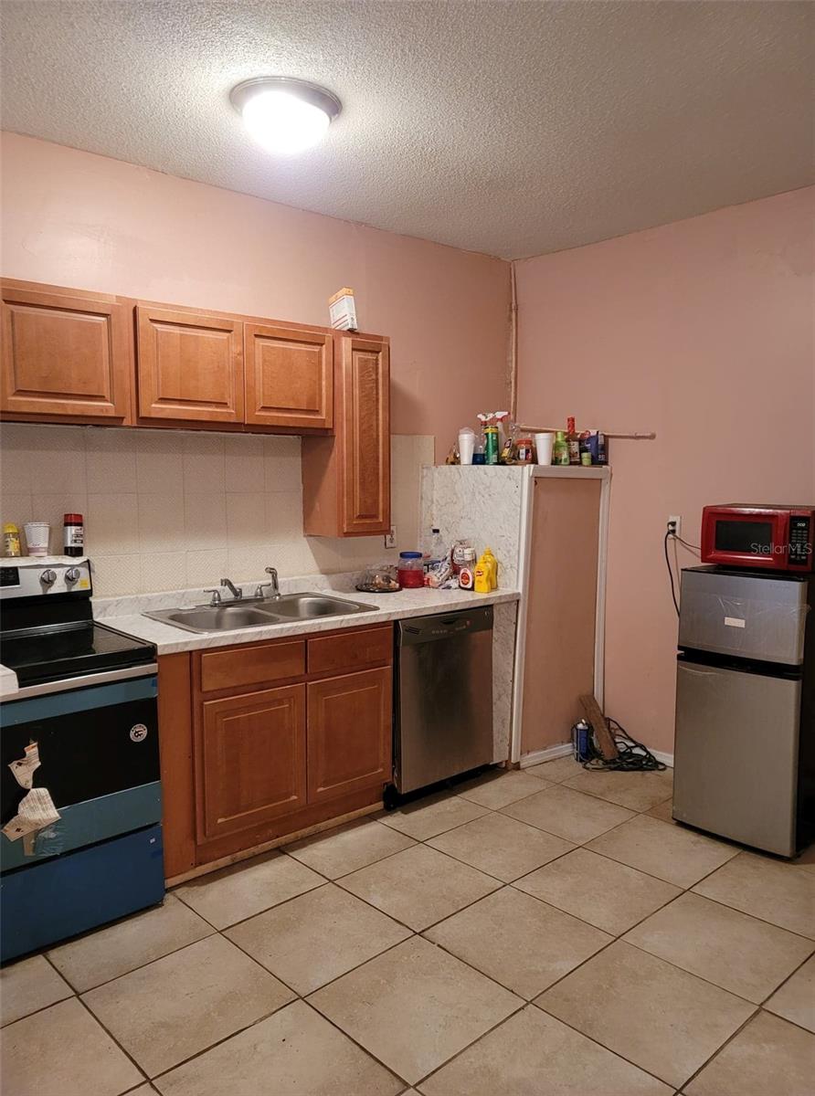 107 E Cypress St Property Photo 13